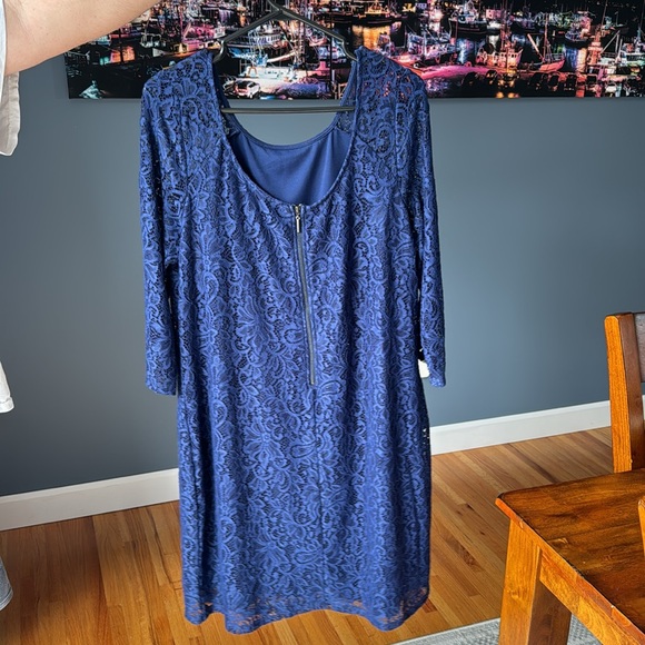 Beautiful like new dress, 3/4 length sleeves Fits like a XL - Picture 2 of 4